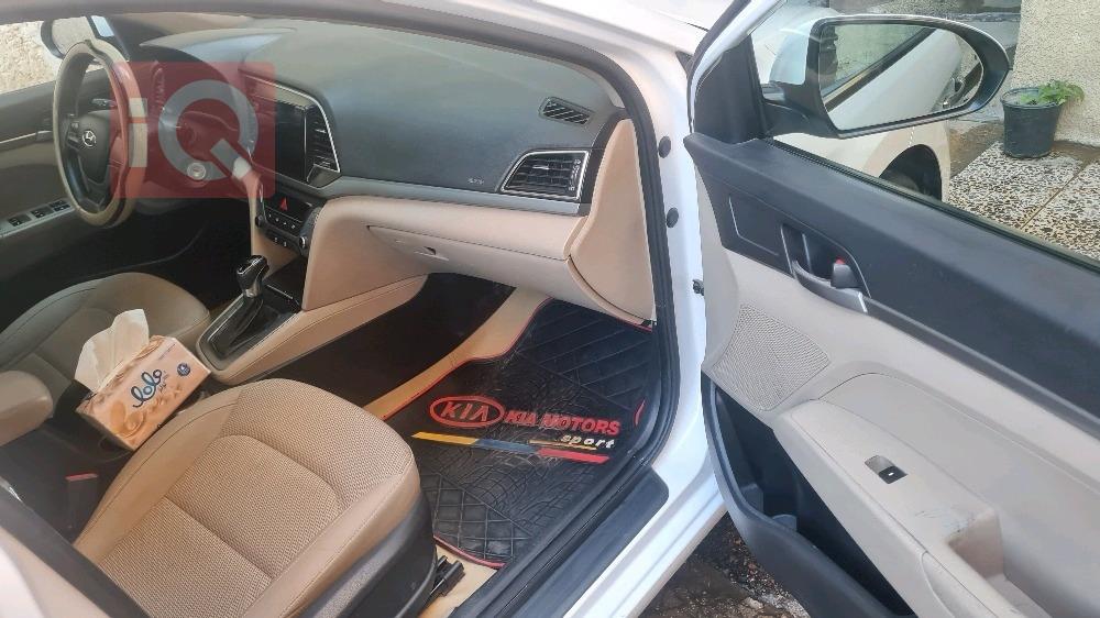 هیۆندای ئەلەنترا